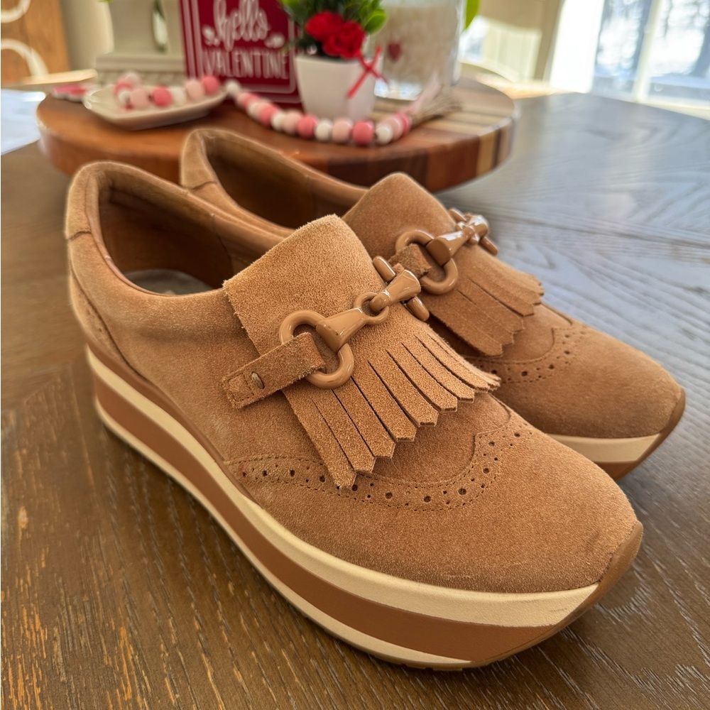 Dolce Vita Jhax Toffee Platform Loafers with Fringe Detail - Picture 4 of 8